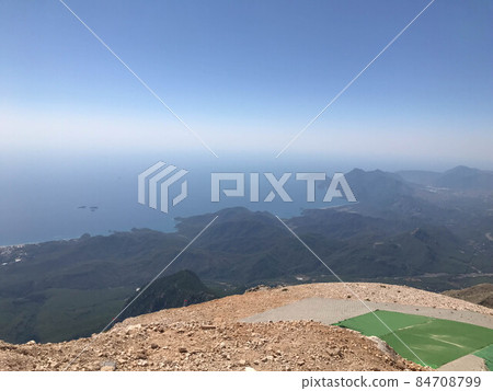 Beautiful view on the mountains from the top through the clouds 84708799