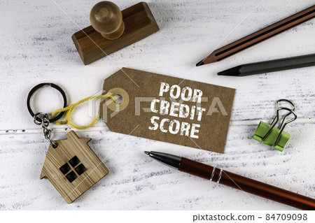 Poor credit score. Cardboard price tag on office desk Poor credit score. Cardboard price tag on office desk 84709098