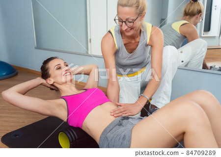 Fascial training on the back during physical therapy 84709289