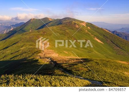 Dusk sky and magnificent mountain range, Mt. Sennokura Dusk sky and magnificent mountain range, Mt. Sennokura 84709857
