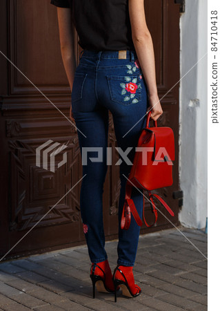 Close up image of fashionable woman on a street. 84710418