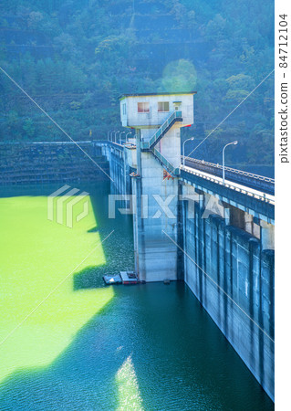 桐生川水壩、梅田湖、紅葉季節、秋景 84712104