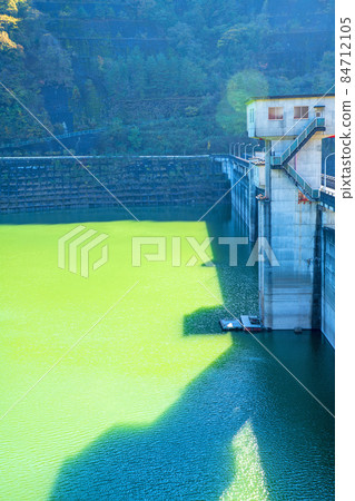 桐生川水壩、梅田湖、紅葉季節、秋景 84712105