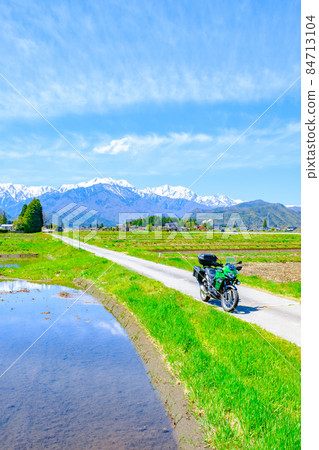 Touring (Azumino in spring and the scenery of the Northern Alps) Touring (Azumino in spring and the scenery of the Northern Alps) 84713104