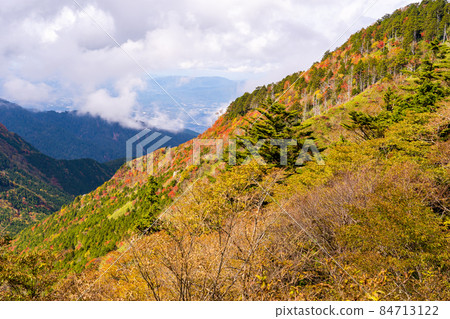 Prefectural border between Gifu and Nagano Mountains of autumn leaves seen from the vicinity of Kamisaka Pass 84713122