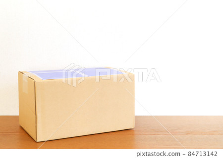 Cardboard luggage image placed on the table Cardboard luggage image placed on the table 84713142