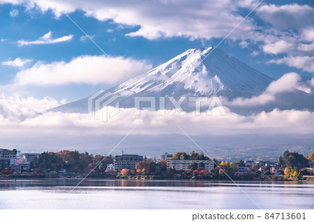 《Yamanashi Prefecture》 View of Mt. Fuji and Lakeside 84713601