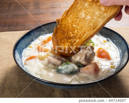 Cream stew and bread Cream stew and bread 84714007