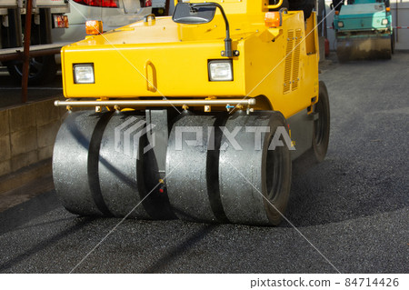 道路施工輪胎壓路機 84714426