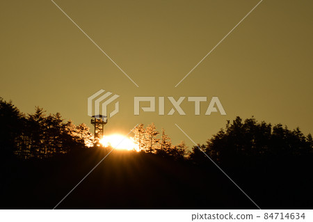 Hakushu-cho, Hokuto City, the sun rising on the Nakayama Fort Ruins Observatory 84714634