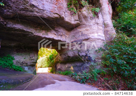 Jufukuji Tunnel, the third-largest ancient temple in Kamakura Gozan, a digging tunnel near Jufukuji Temple 84714638
