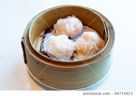 Dim Sum in bamboo steamer on white Dim Sum in bamboo steamer on white 84714823