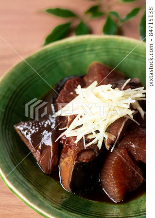 Buri daikon made from boiled yellowtail ara 84715138