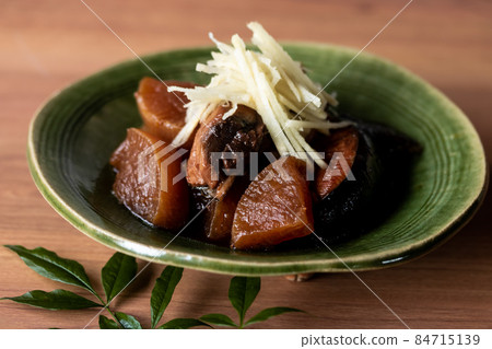 Buri daikon 由煮熟的鰤魚 ara 製成 Buri daikon 由煮熟的鰤魚 ara 製成 84715139