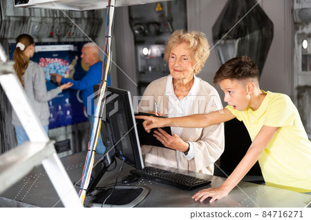 Grandparents and grandchildren in escape room Grandparents and grandchildren in escape room 84716271