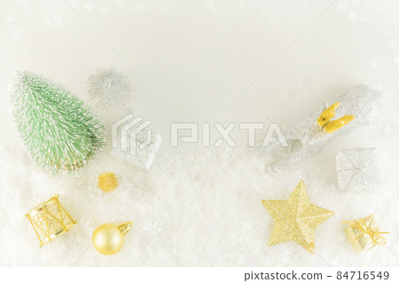 White and gold glitter Christmas theme decoration background White and gold glitter Christmas theme decoration background 84716549