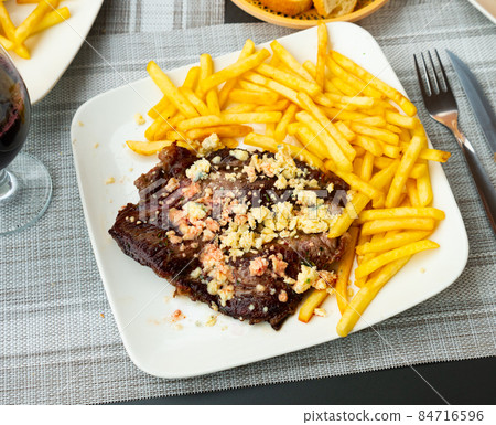 Bistec al roquefor, grilled roquefort steak 84716596