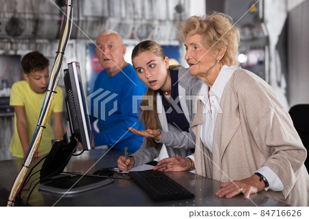 Grandmother, grandfather and kids in escape room 84716626