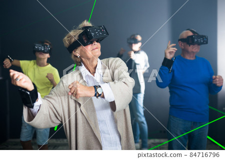 Family playing VR games together 84716796