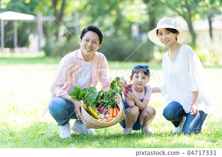 Family outdoor kitchen garden 84717331