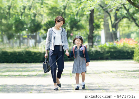New first grade girl and mom 84717512