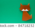 Brown origami cat on green background 84718232