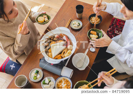 Young people having a home party 84719095