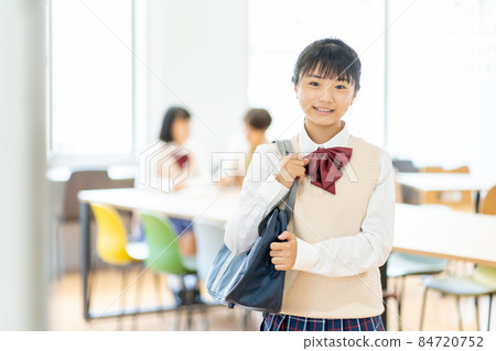 初中校服拍攝合作：中央技校附屬日語學校 84720752