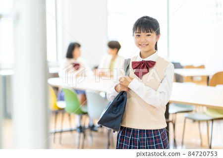 Girls' junior high school school uniform Shooting cooperation: Japanese language school attached to Chuo Technical School 84720753