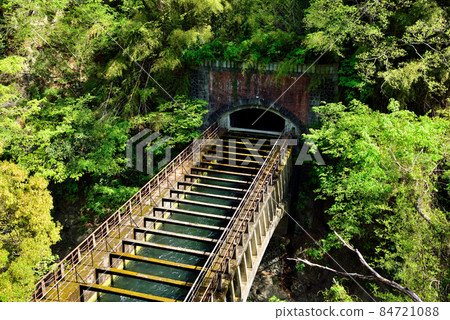 << Important Cultural Property >> Yatsusawa Power Station Facility No. 1 Waterway Bridge Saruhashi, Saruhashi-machi, Otsuki-shi, Yamanashi << Important Cultural Property >> Yatsusawa Power Station Facility No. 1 Waterway Bridge Saruhashi, Saruhashi-machi, Otsuki-shi, Yamanashi 84721088