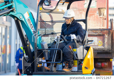 Road construction heavy equipment operator 84721267