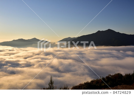 Sea of clouds in the Kiwa basin from Tsuenomine 84724829