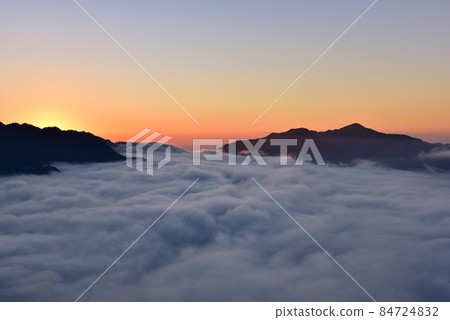 Sea of clouds in the Kiwa basin from Tsuenomine 84724832