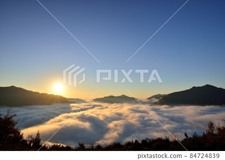 Sea of clouds in the Kiwa basin from Tsuenomine Sea of clouds in the Kiwa basin from Tsuenomine 84724839