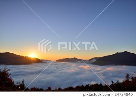 Sea of clouds in the Kiwa basin from Tsuenomine Sea of clouds in the Kiwa basin from Tsuenomine 84724840