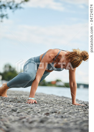 Blonde young athletic woman working out in a - Stock Photo [84724974] -  PIXTA