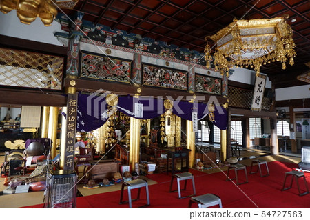 Jodo sect temple "Birthplace" in Kumenan Town, Okayama Prefecture (Birthplace of Honen's life): Inside the main hall Jodo sect temple "Birthplace" in Kumenan Town, Okayama Prefecture (Birthplace of Honen's life): Inside the main hall 84727583