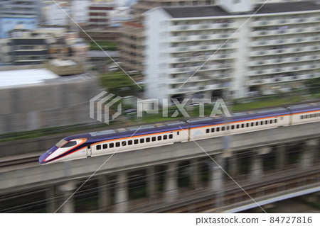 山形新幹線翼 121 號（E3 系列 2000 系列：7 節車廂列車） 84727816
