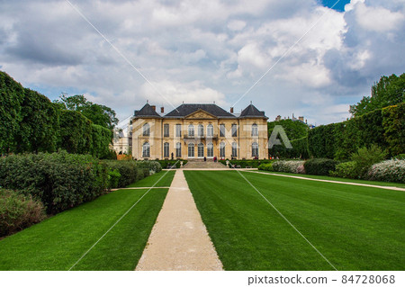 Rodin Museum in Paris,France. It displays works by the French sculptor Auguste Rodin. 84728068