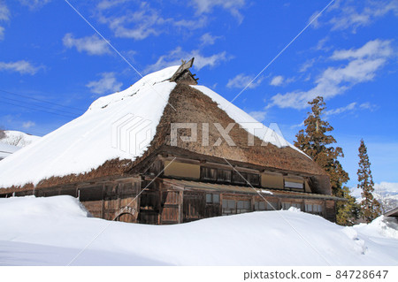 Ushikata-juku buried in the snow on the Senkoku Kaido in winter 84728647