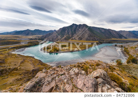 Amazing panoramic view of the confluence of the beautiful mountain rivers Chuya and Katun. Photo of a wonderful picturesque popular highlands. Altai Mountains, Siberia, Russia 84732806