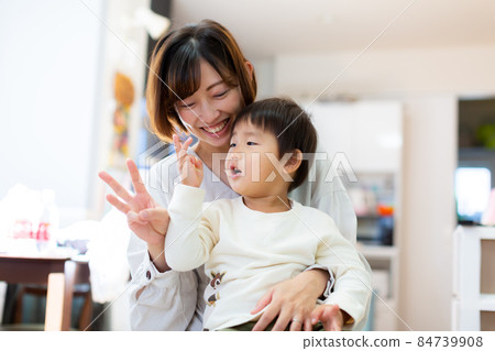 Family photo mother and child 84739908