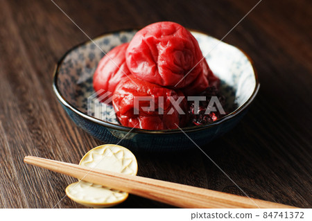 Pickled plum (Minamitaka plum) 84741372