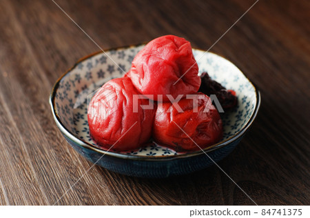 Pickled plum (Minamitaka plum) 84741375