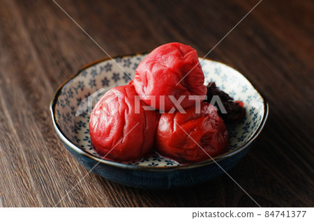 Pickled plum (Minamitaka plum) 84741377