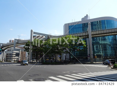 千葉單軌電車在十字路口在空中劃出一條曲線的軌道[2019年5月拍攝] 84741429