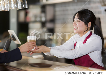 A young woman working in a cafe 84745095