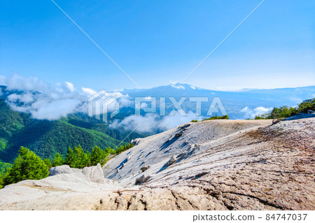 日向山山頂風景(俯瞰八岳) 日向山山頂風景(俯瞰八岳) 84747037