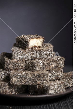 Lamington Fingers 84748114