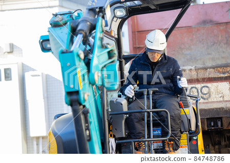 Road construction 84748786